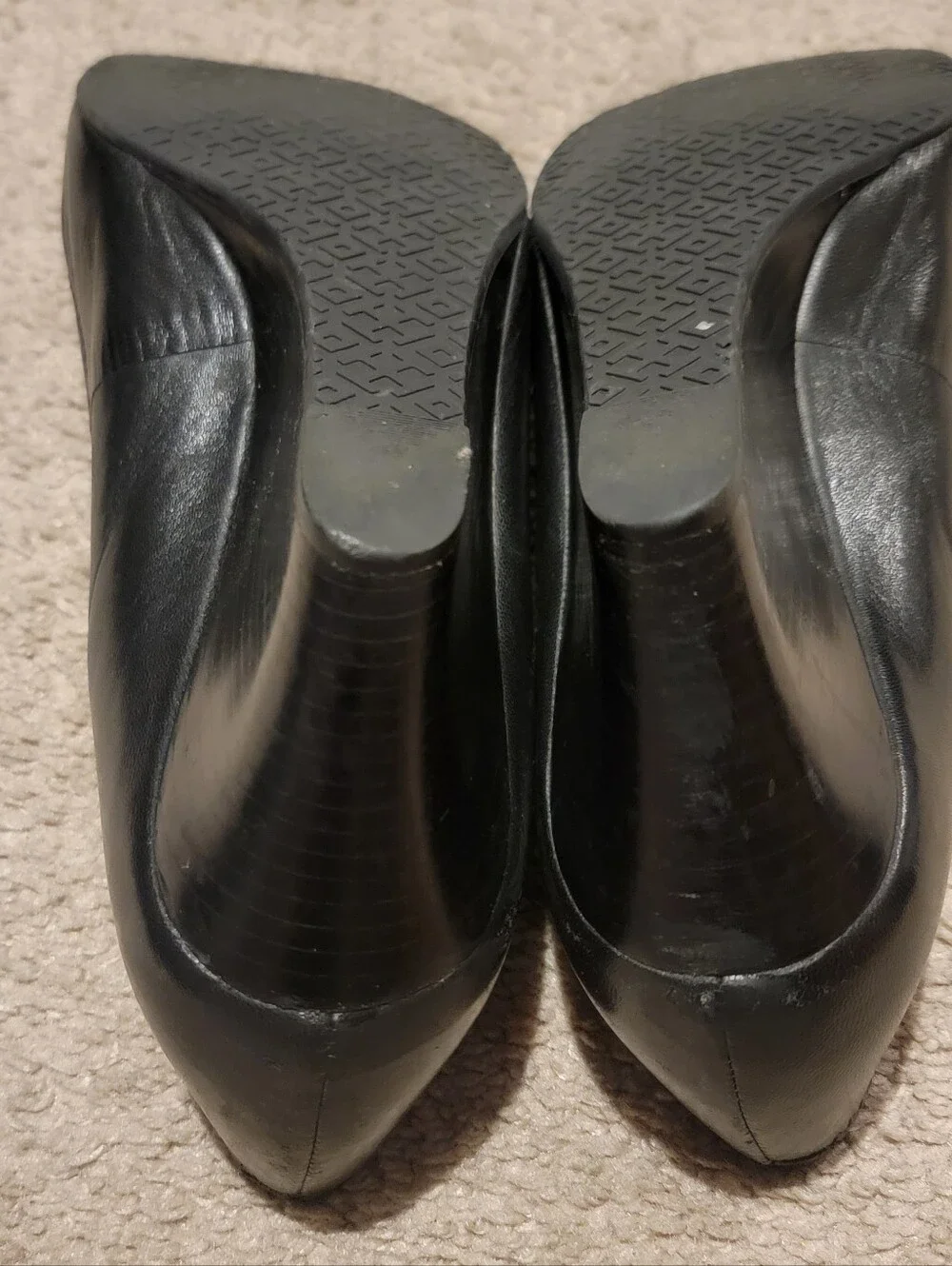 Tory Burch Sally Black Leather Gold Emblem Wedges Heels Pumps Size 11